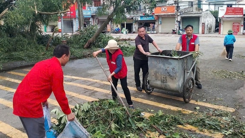 Gần 1,5 tỷ đồng cứu trợ khẩn cấp người dân 3 tỉnh miền Trung bị thiệt hại do bão số 5