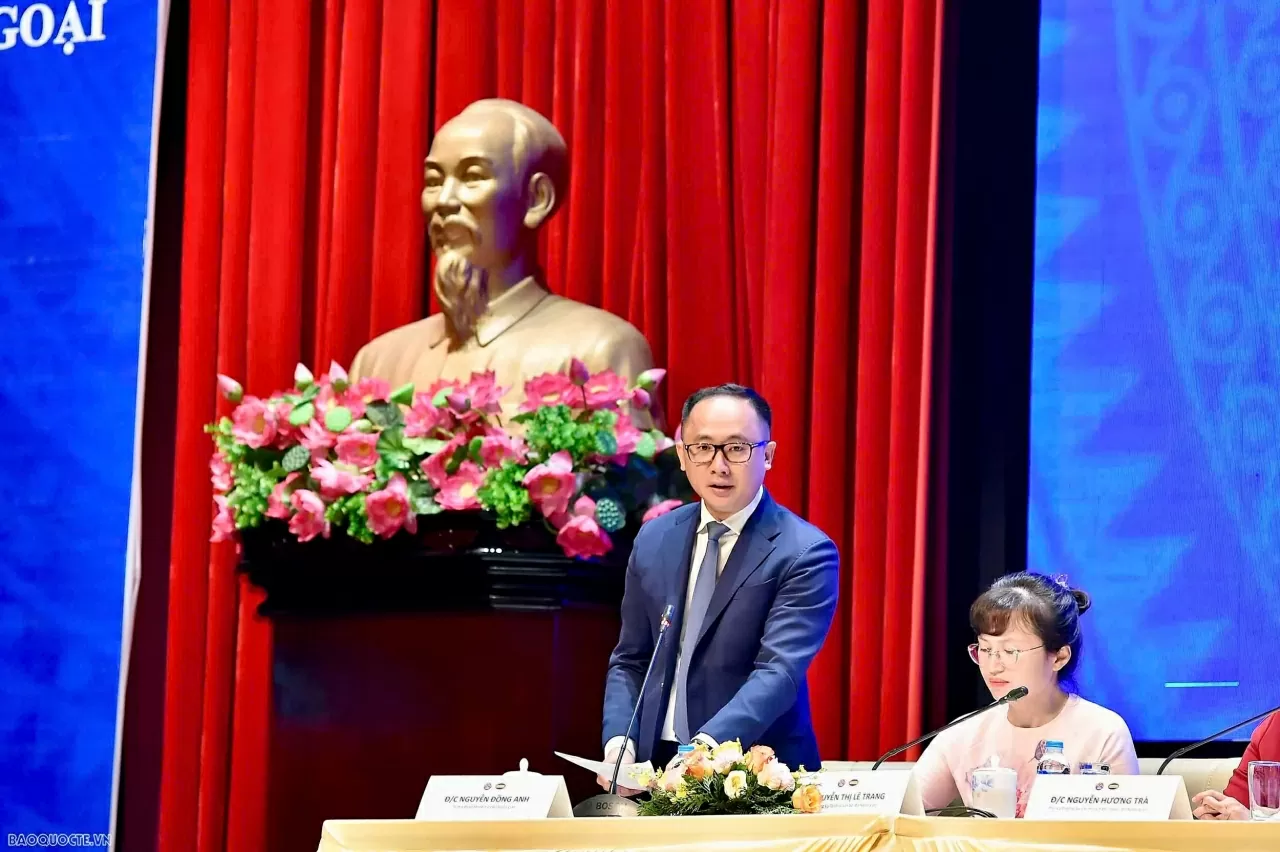 Cái gốc của nhà ngoại giao thế hệ mới