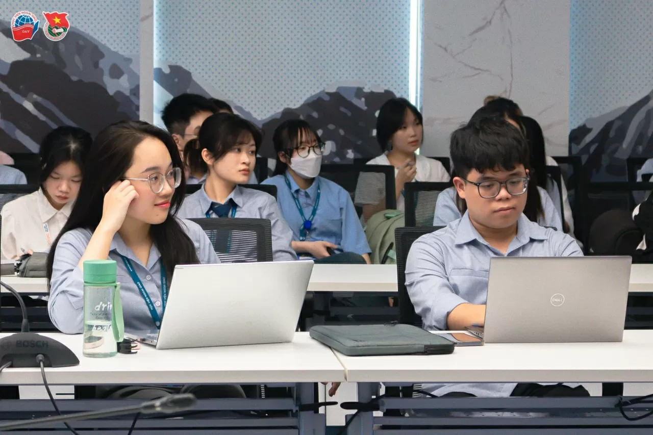 Cái gốc của nhà ngoại giao thế hệ mới