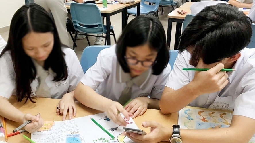 Hà Nội siết chặt quản lý học sinh sử dụng điện thoại trong trường học