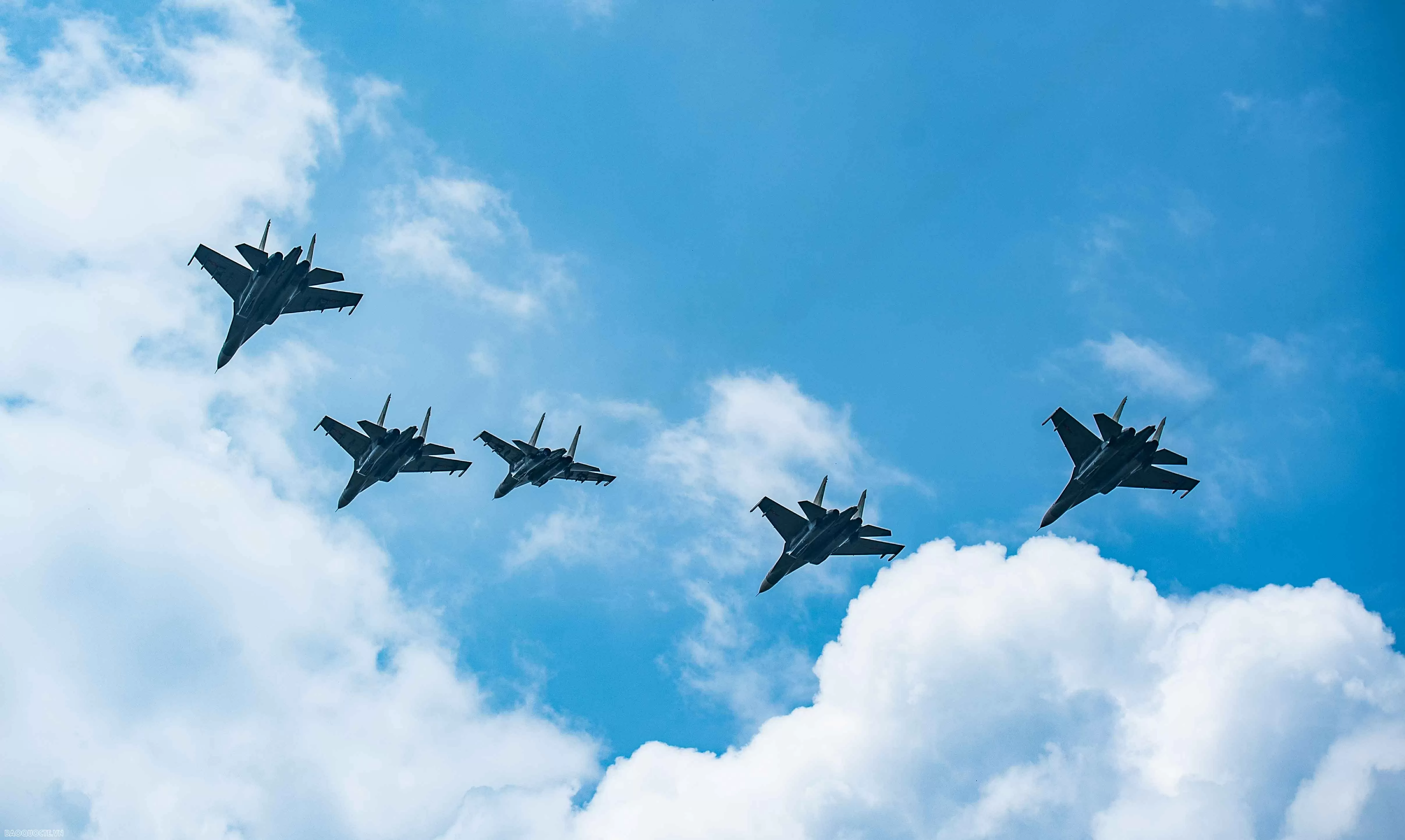 Tiêm kích, chiến đấu cơ nhào lộn giữa Ba Đình Tiêm kích, chiến đấu cơ nhào lộn giữa Ba Đình