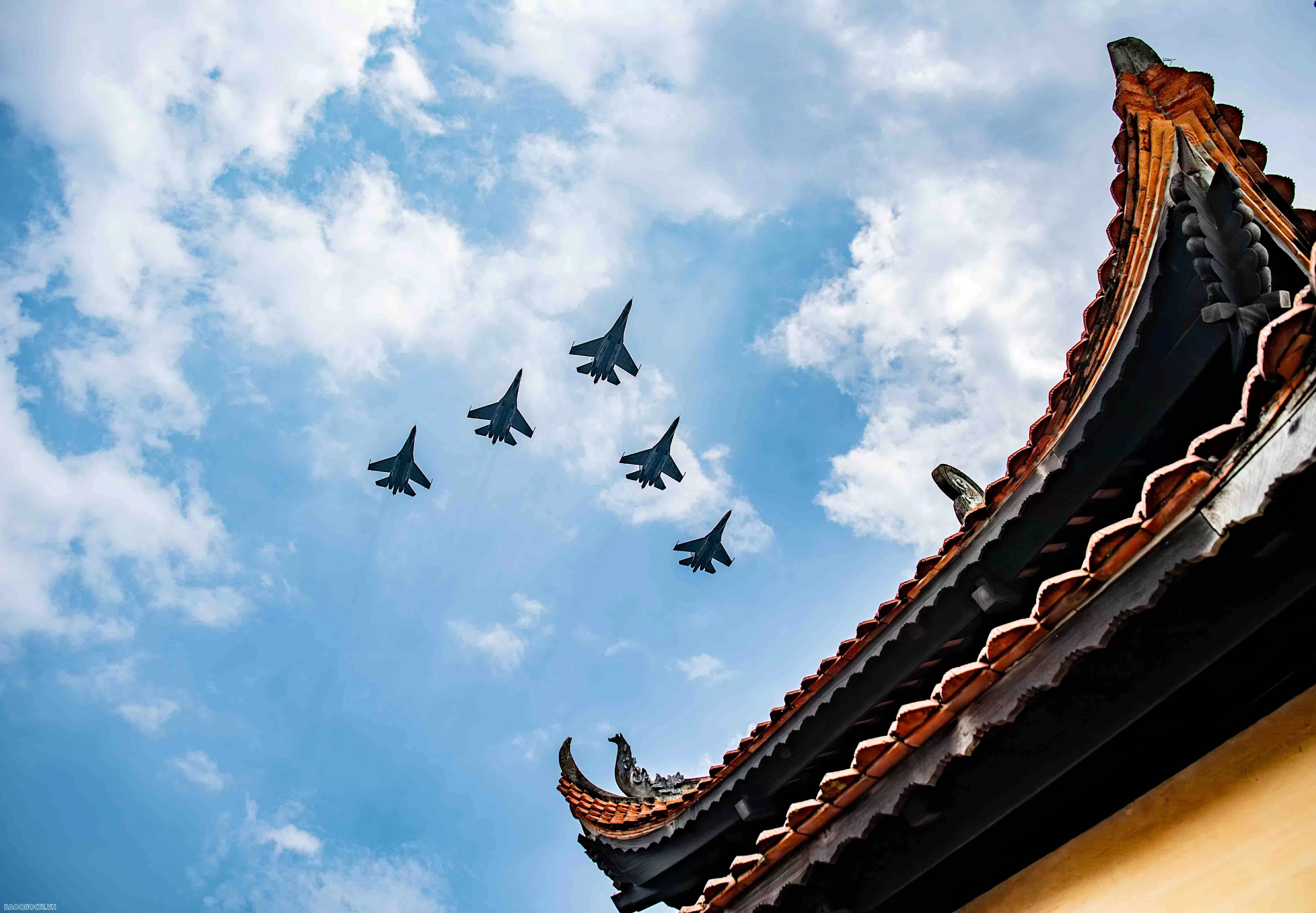 Tiêm kích, chiến đấu cơ nhào lộn giữa Ba Đình Tiêm kích, chiến đấu cơ nhào lộn giữa Ba Đình