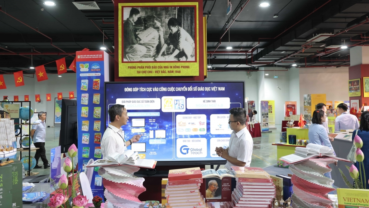 NXB Giáo dục Việt Nam tham gia Triển lãm Thành tựu đất nước