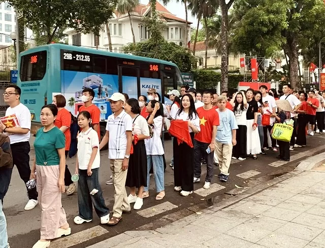 Hà Nội hân hoan niềm vui những ngày giáp Tết Độc lập