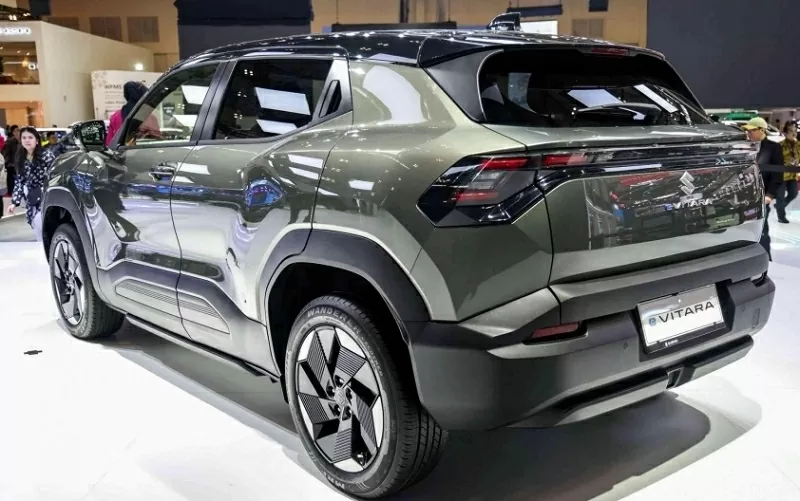 Suzuki e Vitara có chiều dài cơ sở đạt 2.700mm, ngang một mẫu C-SUV đang mở bán tại Việt Nam như Mazda CX-5. Suzuki e Vitara có chiều dài cơ sở đạt 2.700mm, ngang một mẫu C-SUV đang mở bán tại Việt Nam như Mazda CX-5.