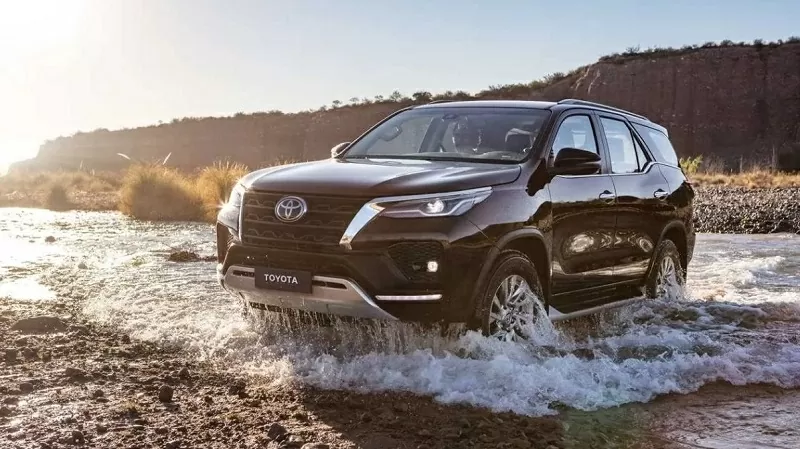 Top những mẫu ô tô có khả năng lội nước tốt nhất tại Việt Nam Top những mẫu ô tô có khả năng lội nước tốt nhất tại Việt Nam