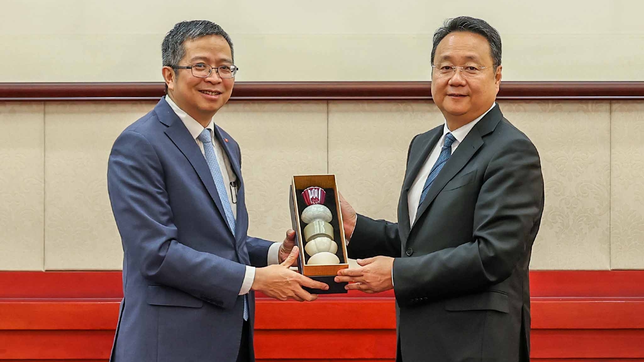 Đại sứ Phạm Thanh Bình hội kiến Phó Trưởng ban Tuyên truyền Trung ương Đảng Cộng sản Trung Quốc