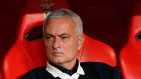 Hết phép, HLV Jose Mourinho đối diện nguy cơ bị sa thải
