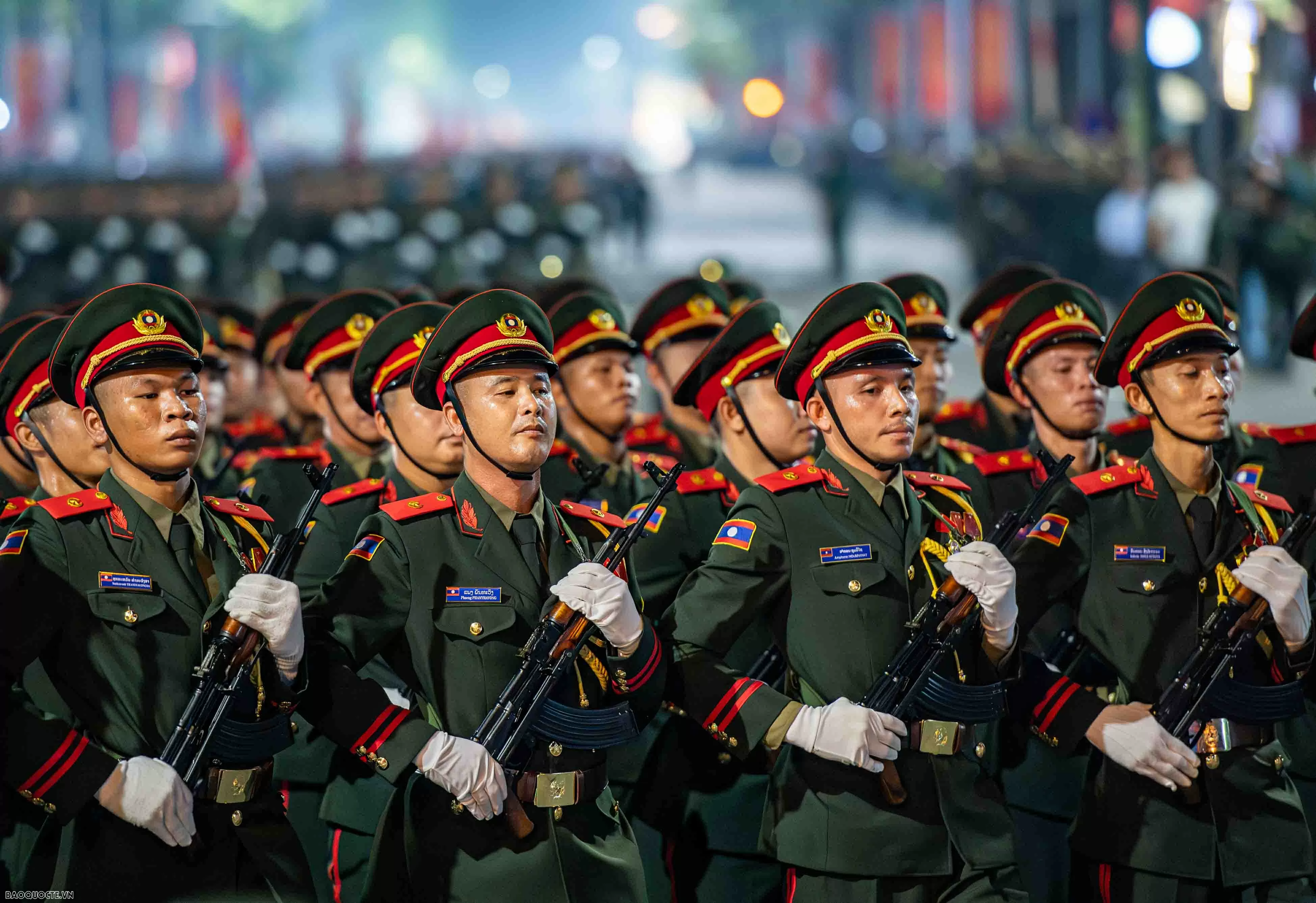 Ngắm dàn quân nhân Nga, Lào và Campuchia diễu binh tại Quốc khánh Việt Nam Ngắm dàn quân nhân Nga, Lào và Campuchia diễu binh tại Quốc khánh Việt Nam