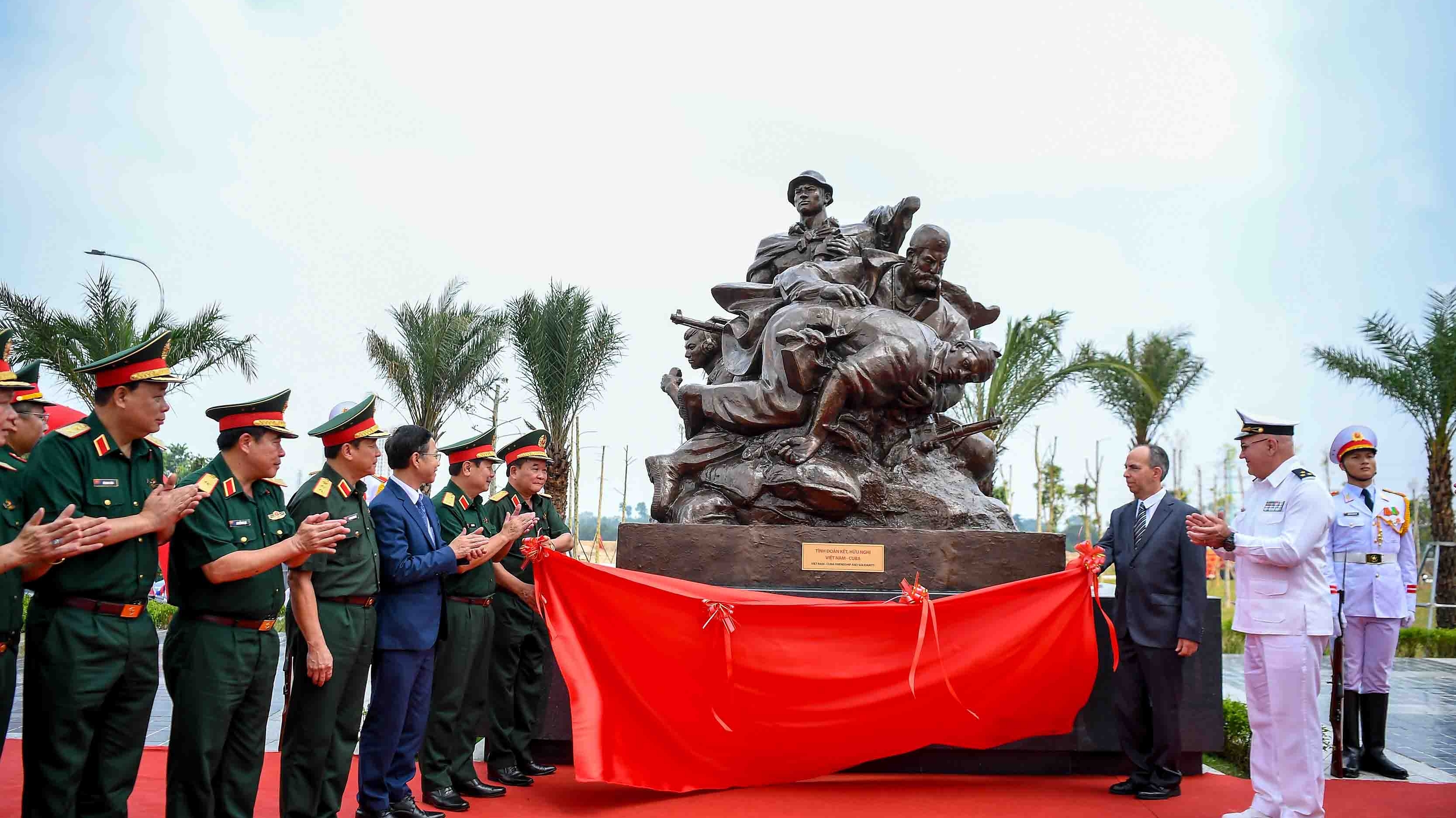 Việt Nam xây dựng cụm tượng tri ân các chuyên gia quân sự Liên Xô, Cuba, Trung Quốc và chiến sĩ Lào, Campuchia