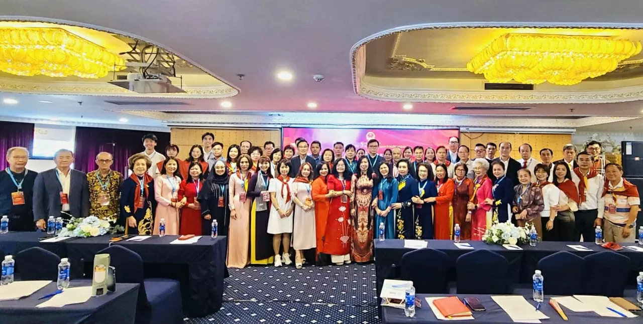 Trang bị kiến thức và kỹ năng cho lãnh đạo hội đoàn người Việt Nam ở nước ngoài Trang bị kiến thức và kỹ năng cho lãnh đạo hội đoàn người Việt Nam ở nước ngoài