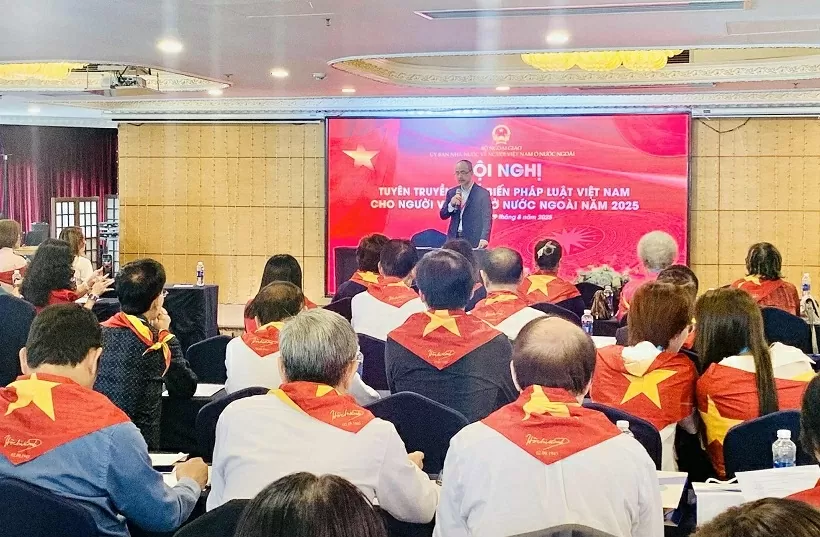 Trang bị kiến thức và kỹ năng cho lãnh đạo hội đoàn người Việt Nam ở nước ngoài Trang bị kiến thức và kỹ năng cho lãnh đạo hội đoàn người Việt Nam ở nước ngoài