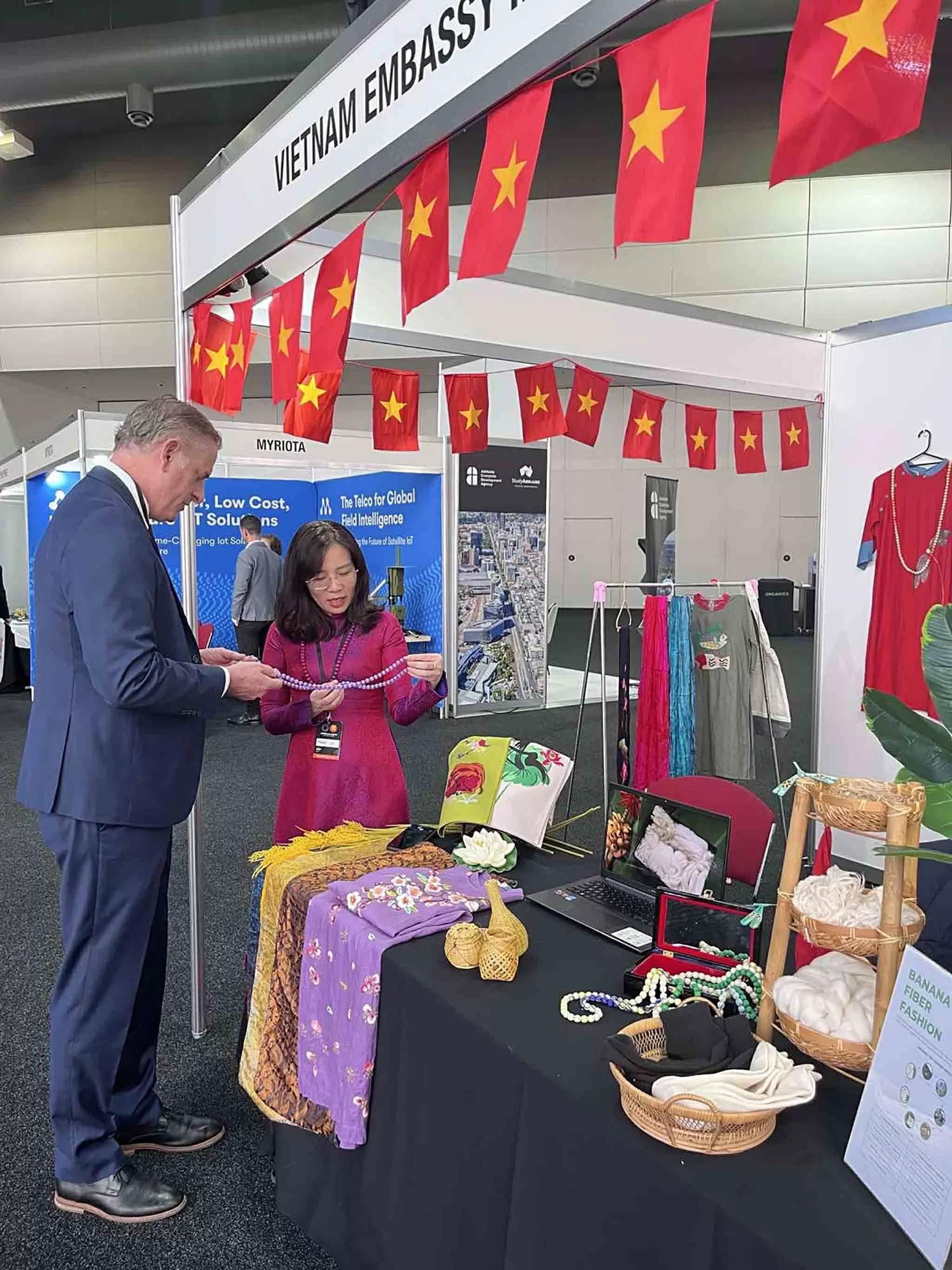 Đại sứ quán Việt Nam tham dự Diễn đàn kinh doanh Australia-ASEAN lần thứ 6 Đại sứ quán Việt Nam tham dự Diễn đàn kinh doanh Australia ASEAN lần thứ 6