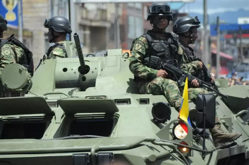 Tổng thống Colombia hạ lệnh đưa 25.000 quân đến biên giới với Venezuela Tổng thống Colombia hạ lệnh đưa 25.000 quân đến biên giới với Venezuela