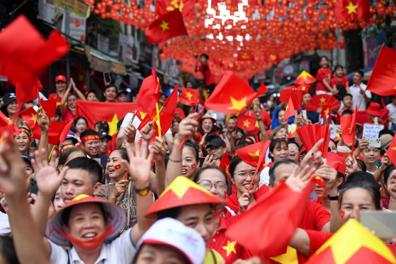 Chính phủ đầu tiên và thông điệp hòa bình, hữu nghị Chính phủ đầu tiên và thông điệp hòa bình, hữu nghị