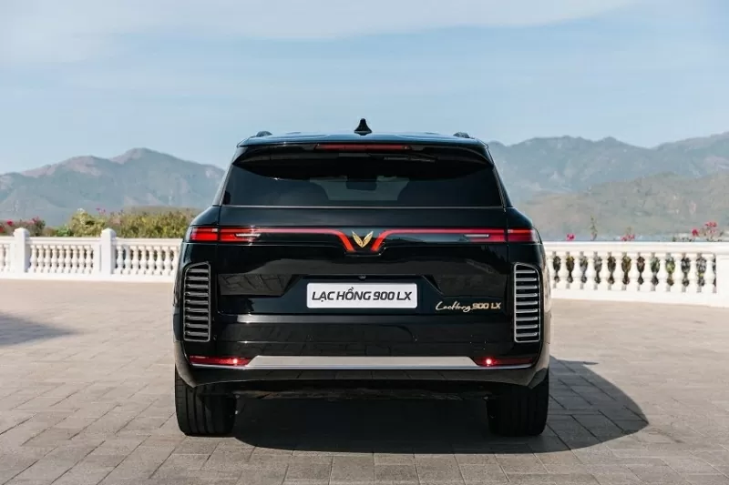 Theo thông tin từ VinFast, Lạc Hồng 900 LX được sản xuất với số lượng giới hạn, gồm 2 biến thể: Tiêu chuẩn và Chống đạn. Theo thông tin từ VinFast, Lạc Hồng 900 LX được sản xuất với số lượng giới hạn, gồm 2 biến thể: Tiêu chuẩn và Chống đạn.