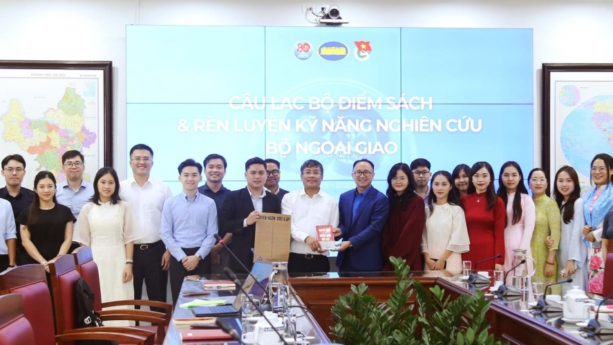 Phát triển văn hóa đọc trong tuổi trẻ Ngoại giao