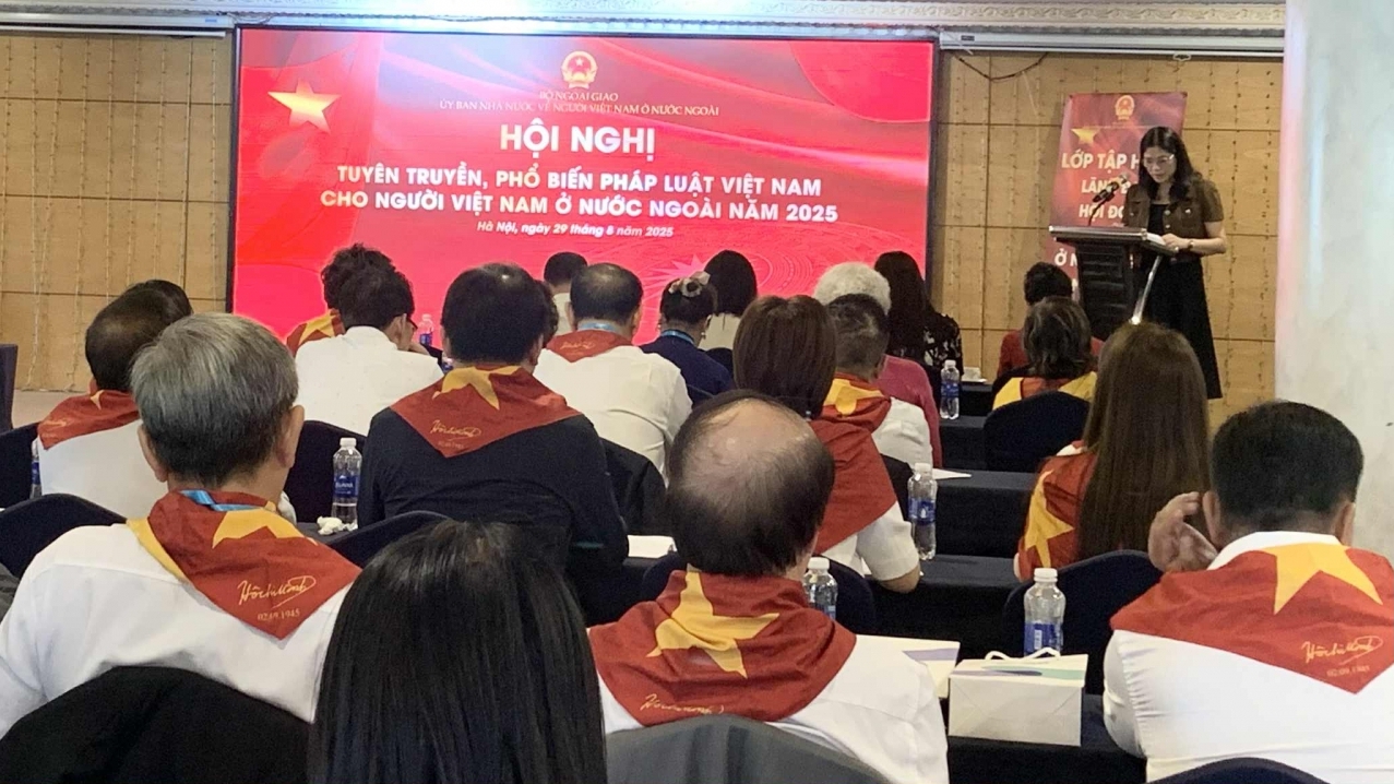 Tuyên truyền, phổ biến pháp luật cho người Việt Nam ở nước ngoài