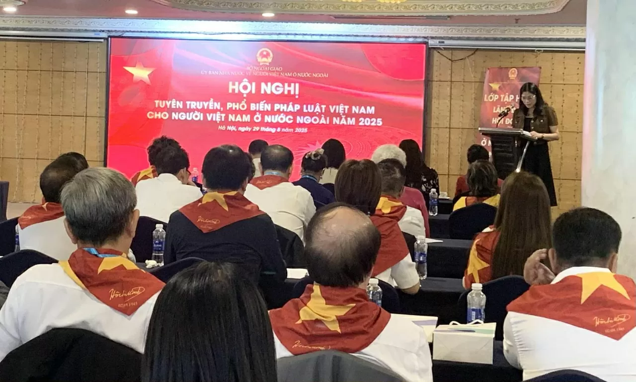 Tuyên truyền, phổ biến pháp luật cho người Việt Nam ở nước ngoài
