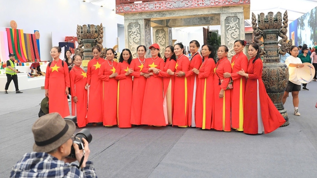 Không gian Truyền thống và Sáng tạo Hà Nội 2025: Du khách trong và ngoài nước hòa mình trong dòng chảy văn hóa, sáng tạo