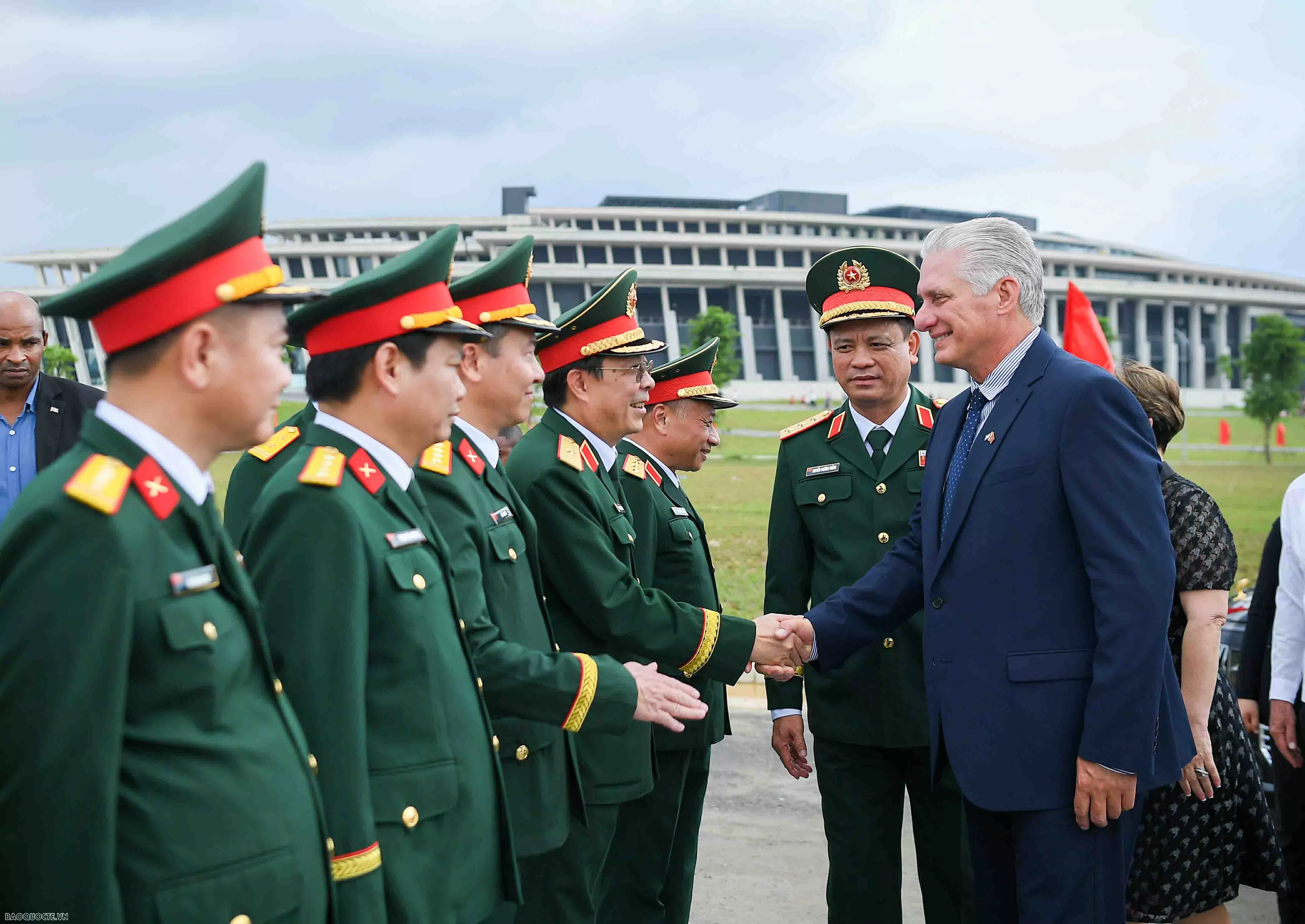 Bí thư thứ nhất, Chủ tịch nước Cuba tham quan Bảo tàng lịch sử quân sự Việt Nam