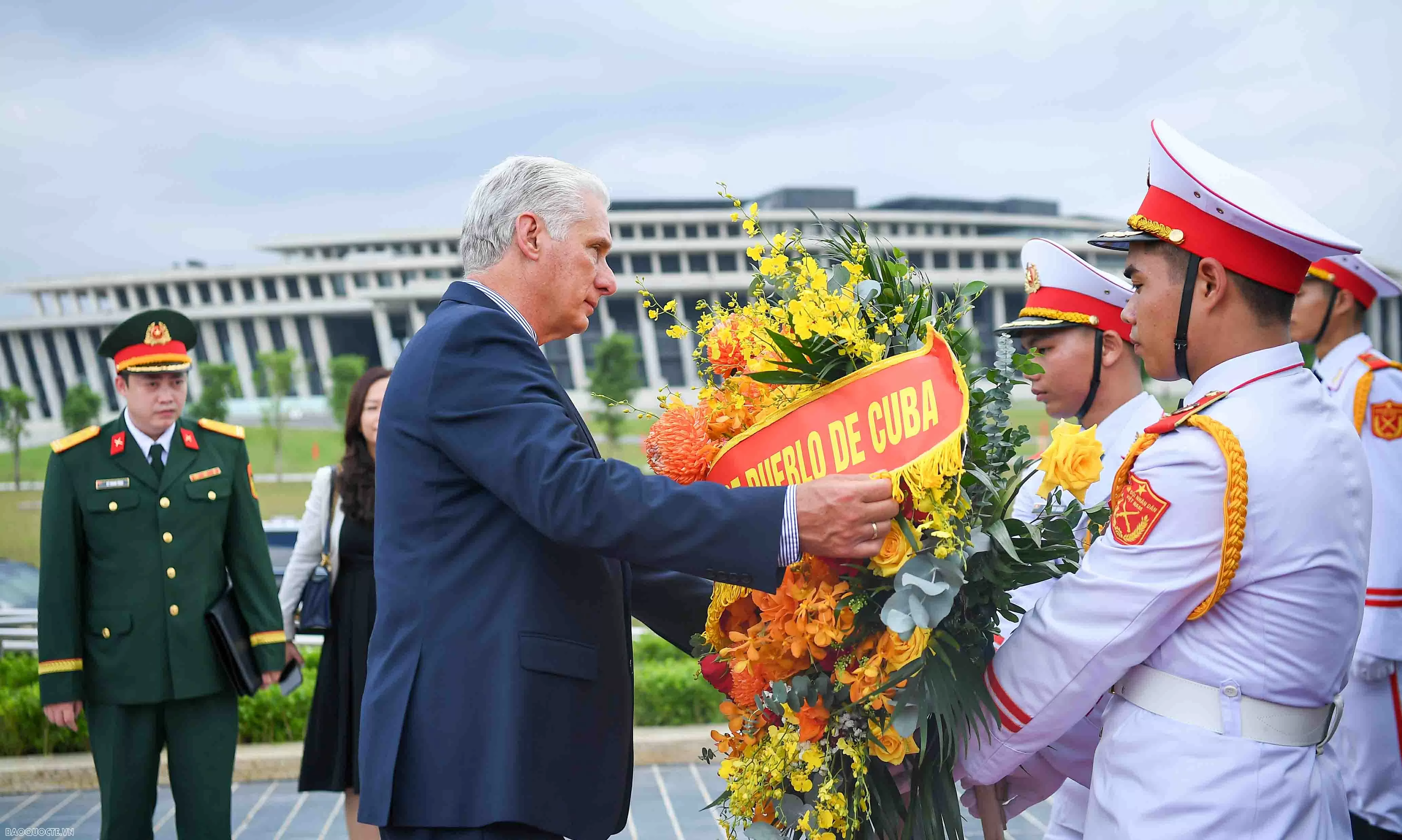 Bí thư thứ nhất, Chủ tịch nước Cuba tham quan Bảo tàng lịch sử quân sự Việt Nam