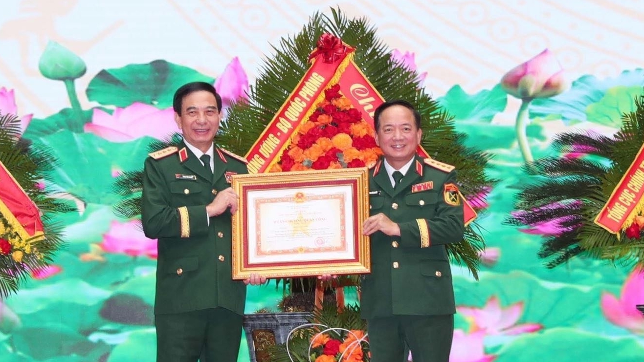 Đại tướng Phan Văn Giang và nhiều lãnh đạo Bộ Quốc phòng nhận Huân chương Quân công