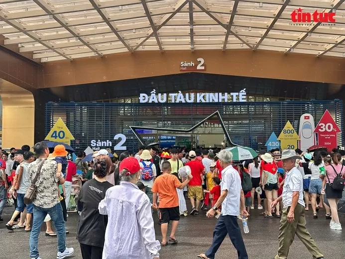 Triển lãm thành tựu đất nước lập kỷ lục sau ba ngày mở cửa Triển lãm thành tựu đất nước lập kỷ lục sau ba ngày mở cửa