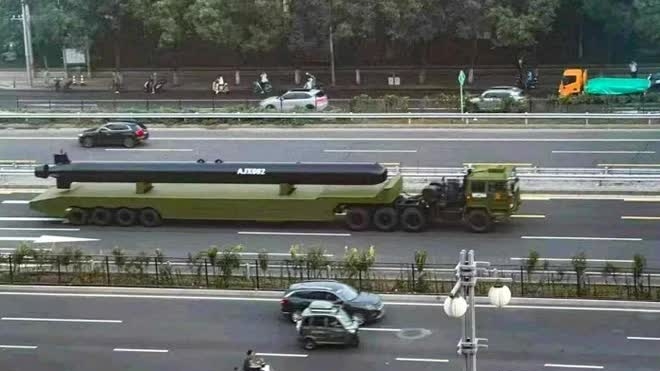 Trung Quốc phô diễn loạt vũ khí mới trên Quảng trường Thiên An Môn, PLA 'lột xác' tiến xa