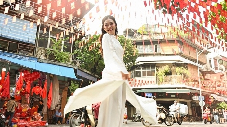 Dàn nghệ sĩ hân hoan đón Tết Độc lập tại Thành phố Hồ Chí Minh và Thủ đô Hà Nội