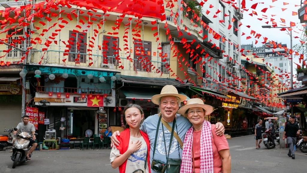 Hà Nội rực rỡ cờ hoa mừng Tết độc lập