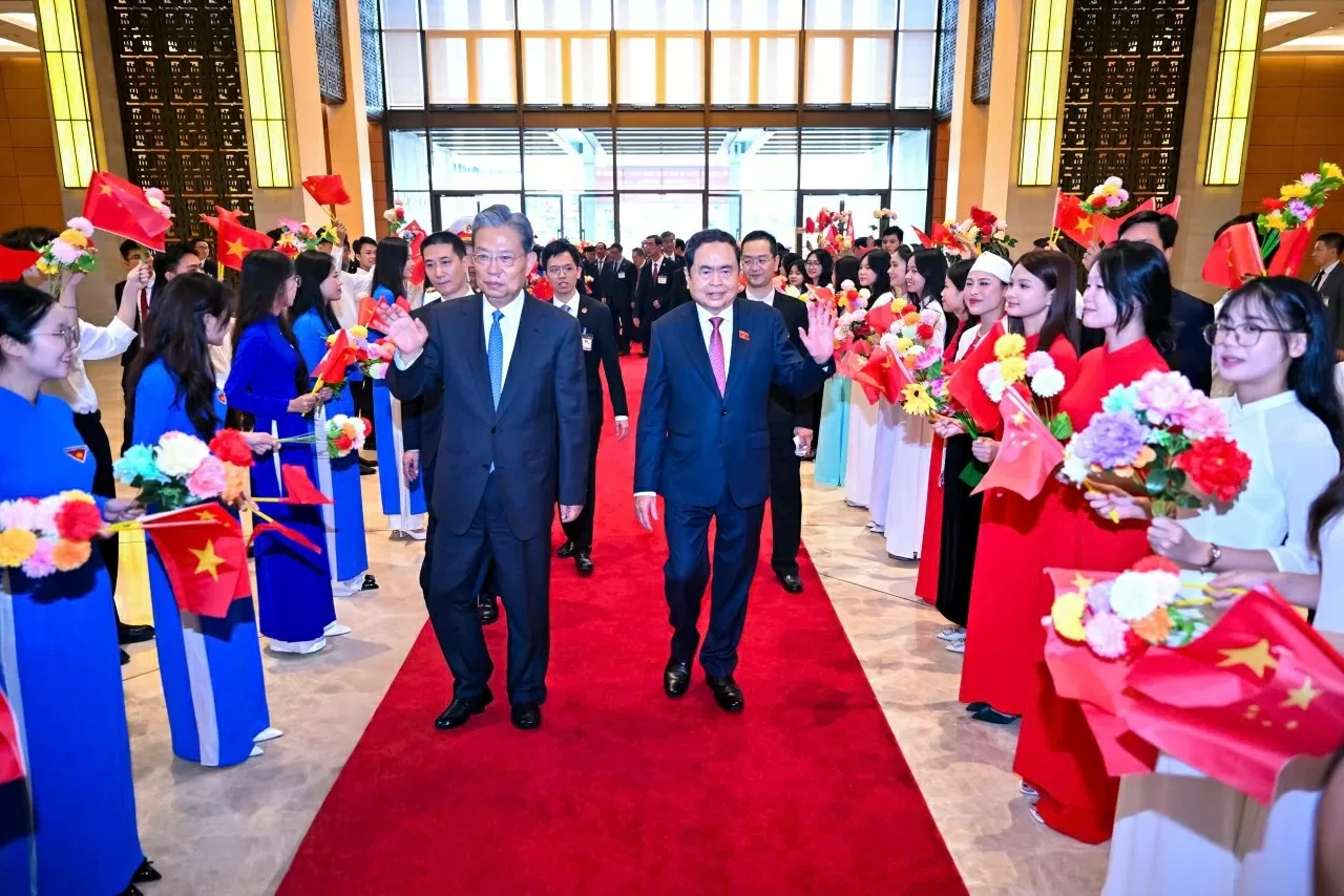 Chủ tịch Quốc hội Trần Thanh Mẫn đón Ủy viên trưởng Ủy ban Thường vụ Đại hội Đại biểu Nhân dân (Nhân đại) toàn quốc nước Cộng hòa nhân dân Trung Hoa Triệu Lạc Tế. Ảnh: Vũ Hiếu Chủ tịch Quốc hội Trần Thanh Mẫn đón Ủy viên trưởng Ủy ban Thường vụ Đại hội Đại biểu Nhân dân (Nhân đại) toàn quốc nước Cộng hòa nhân dân Trung Hoa Triệu Lạc Tế. Ảnh: Vũ Hiếu