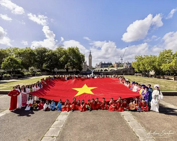 Người Việt tại Anh tri ân lịch sử, lan tỏa niềm tự hào dân tộc Người Việt tại Anh tri ân lịch sử, lan tỏa niềm tự hào dân tộc