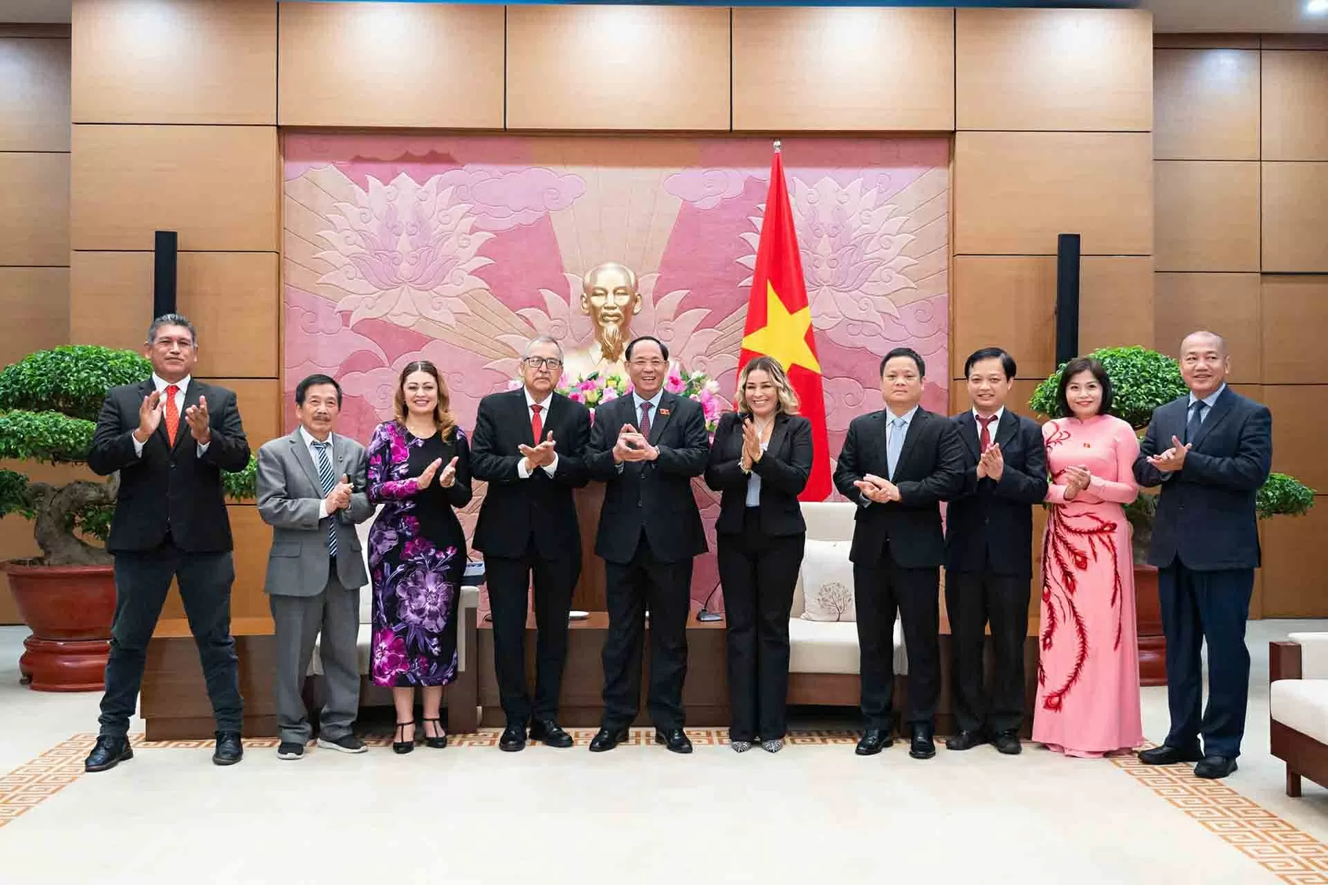 Phó Chủ tịch Quốc hội Trần Quang Phương tiếp đoàn đại biểu cấp cao Đảng Lao động Mexico Phó Chủ tịch Quốc hội Trần Quang Phương tiếp đoàn đại biểu cấp cao Đảng Lao động Mexico