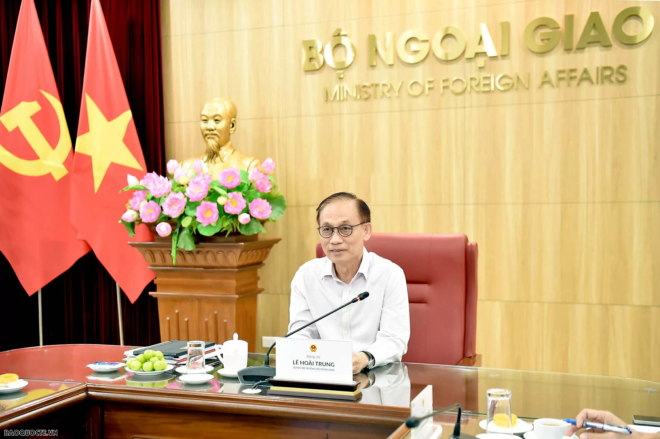 Quyền Bộ trưởng Ngoại giao Lê Hoài Trung gặp mặt lãnh đạo, Thủ trưởng các đơn vị Bộ Ngoại giao Bí thư Trung ương Đảng, Quyền Bộ trưởng Ngoại giao Lê Hoài Trung gặp mặt lãnh đạo Bộ và các đơn vị