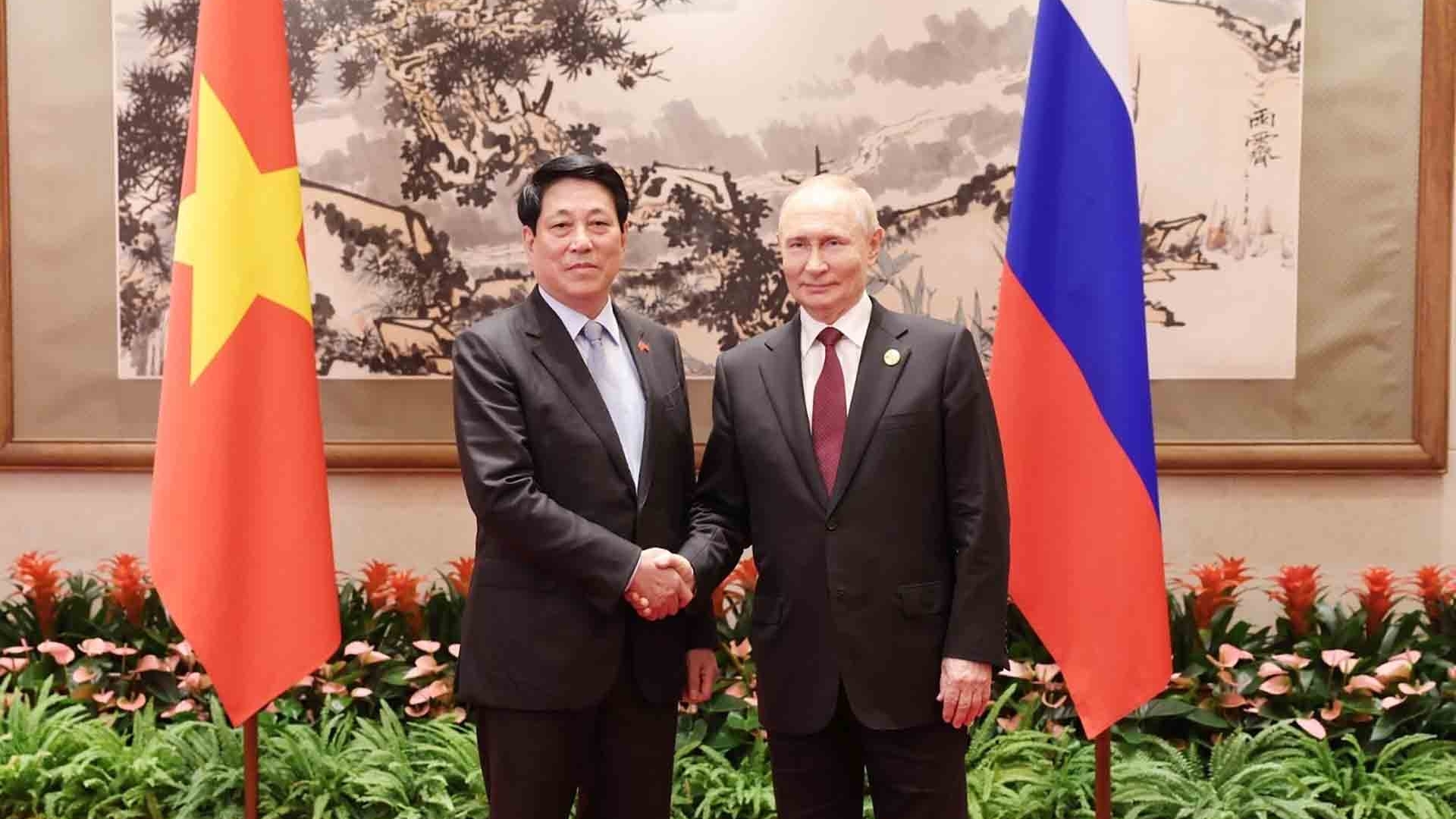 Chủ tịch nước Lương Cường hội kiến Tổng thống Nga Vladimir Putin