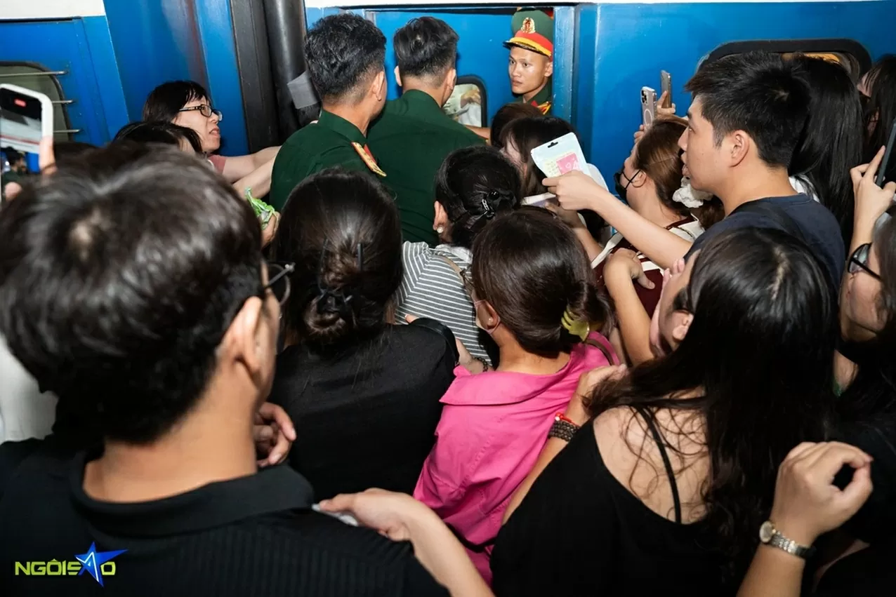 Người dân Thủ đô tiễn