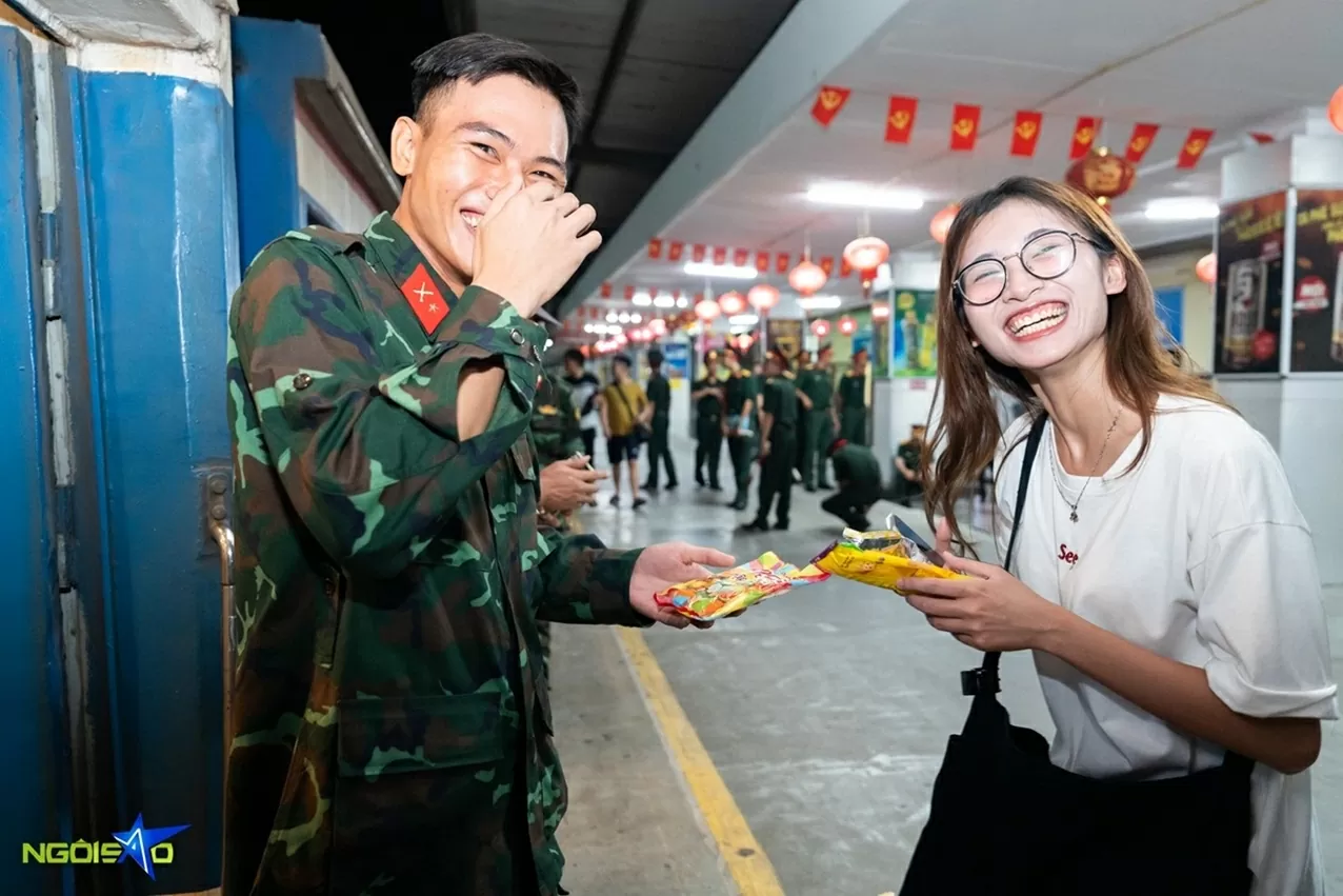 Người dân Thủ đô xúc động tạm biệt khối A80 trở về đơn vị