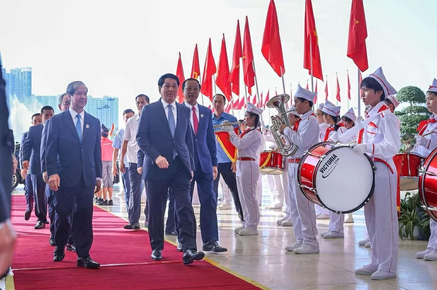 Lễ khai giảng đặc biệt của 1,6 triệu thầy, cô và gần 26 triệu học sinh, sinh viên Lễ khai giảng đặc biệt của 1,6 triệu thầy, cô và gần 26 triệu học sinh, sinh viên