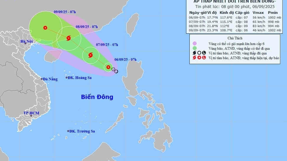 Áp thấp nhiệt đới sắp mạnh thành bão, phía Đông Bắc Biển Đông gió mạnh dần, giật cấp 10-11, sóng cao 2-4