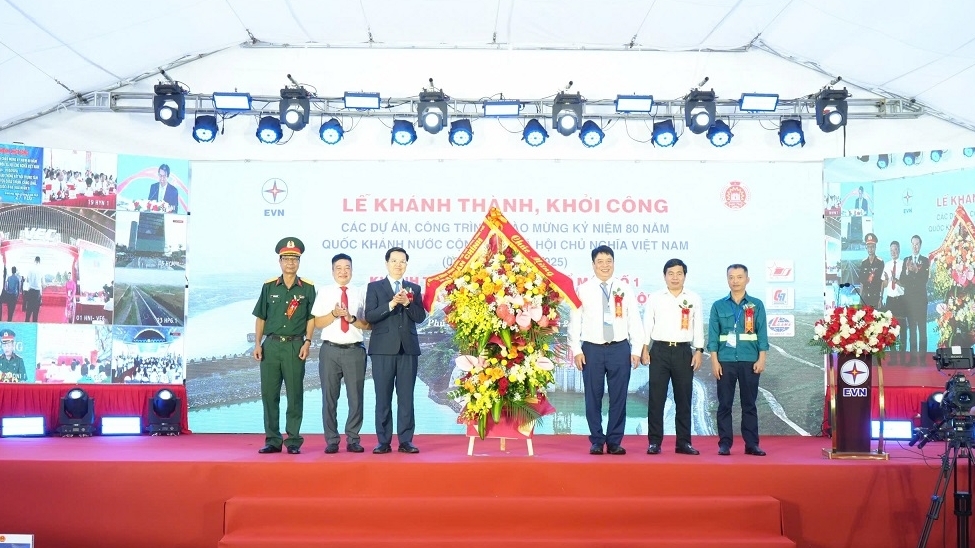 Hòa lưới điện tổ máy số 1 Nhà máy Thủy điện Hòa Bình mở rộng