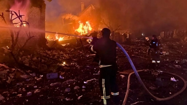 Hơn 800 thiết bị không người lái cùng 13 tên lửa các loại, Nga tập kích Ukraine quy mô lớn nhất kể từ khi bắt đầu xung đột