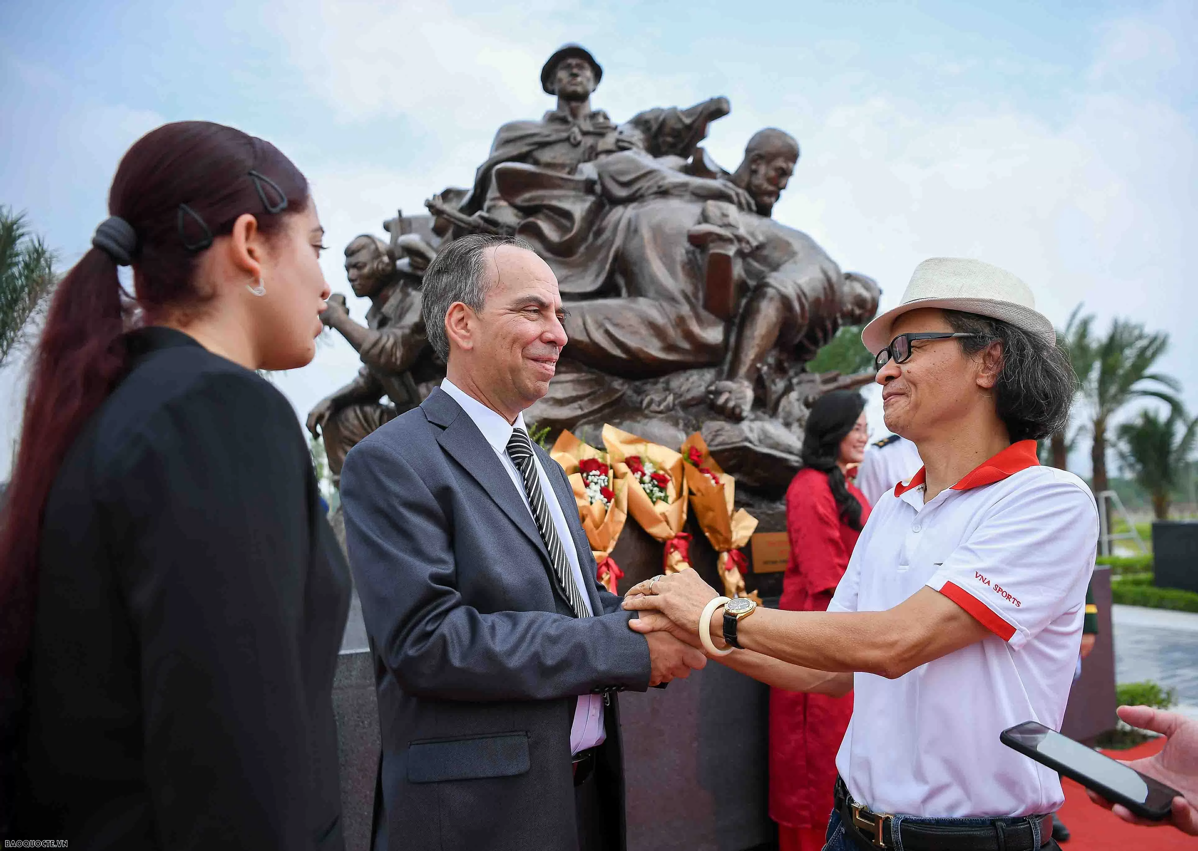 Chuyện sáng tác cụm tượng tri ân chuyên gia quân sự Cuba giúp đỡ Việt Nam Chuyện sáng tác cụm tượng tri ân chuyên gia quân sự Cuba giúp đỡ Việt Nam