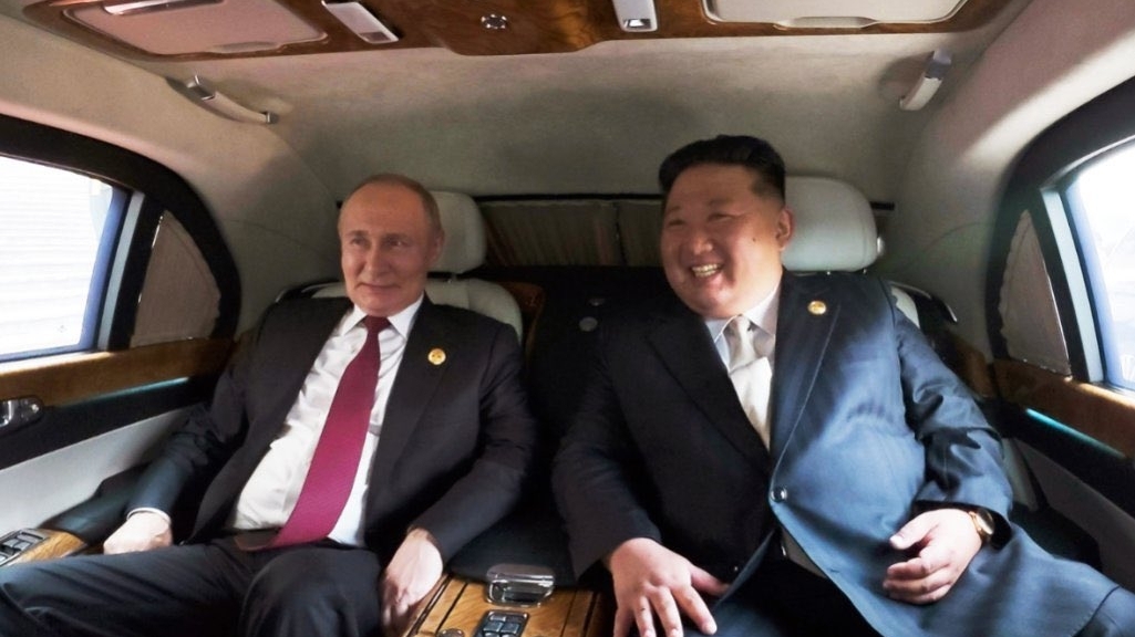 Khi xe limousine trở thành 'phòng họp di động' của Tổng thống Nga Putin