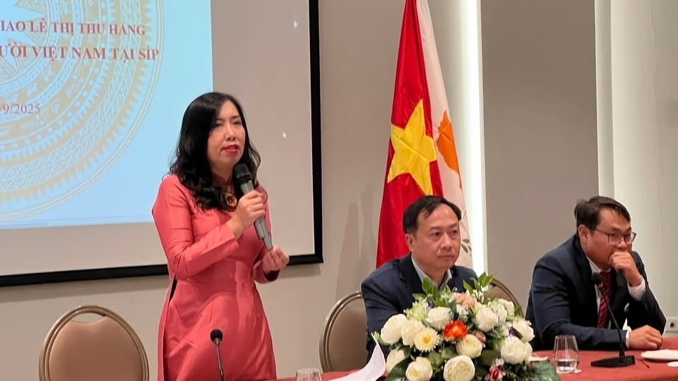 Thứ trưởng Bộ Ngoại giao Lê Thị Thu Hằng thăm cộng đồng người Việt tại Cyprus