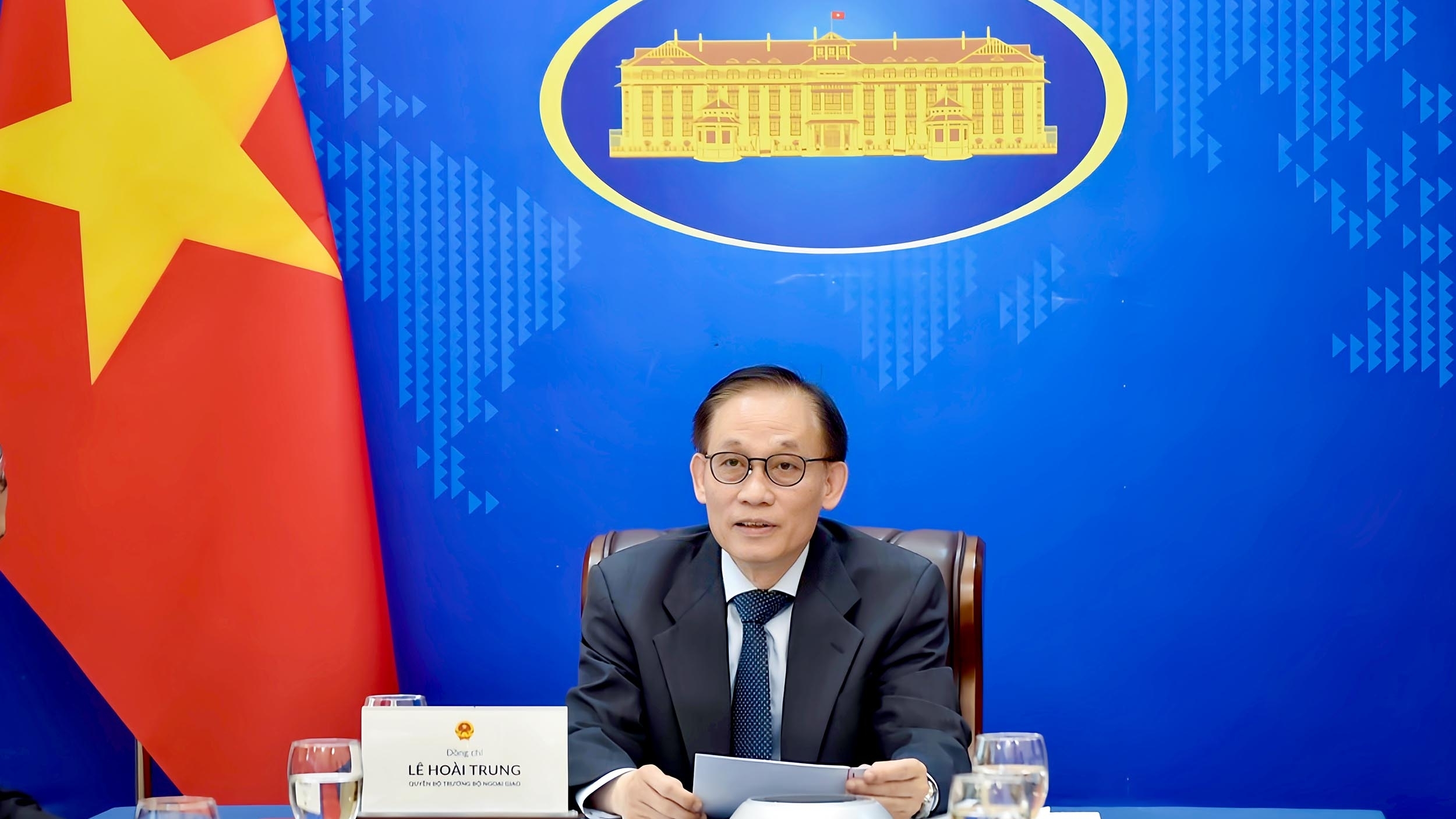 Bí thư Trung ương Đảng, Quyền Bộ trưởng Ngoại giao Lê Hoài Trung gửi Thư chúc mừng 80 năm Ngoại giao Lào