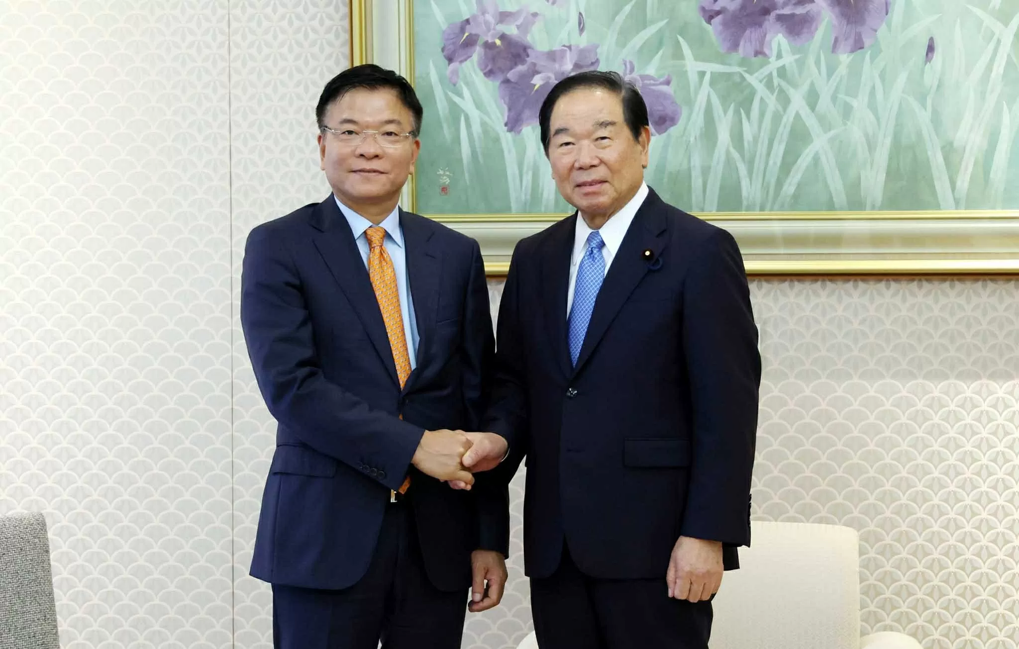 Phó Thủ tướng Lê Thành Long hội kiến Chủ tịch Hạ viện Nhật Bản Phó Thủ tướng Lê Thành Long hội kiến Chủ tịch Hạ viện Nhật Bản