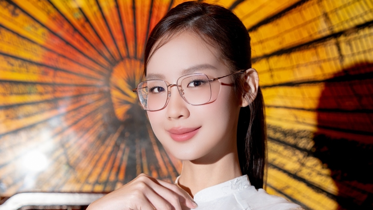 Sao Việt: Hoa hậu Bảo Ngọc ngọt ngào với áo dài, Diễm My 9X khoe vóc dáng thon gọn