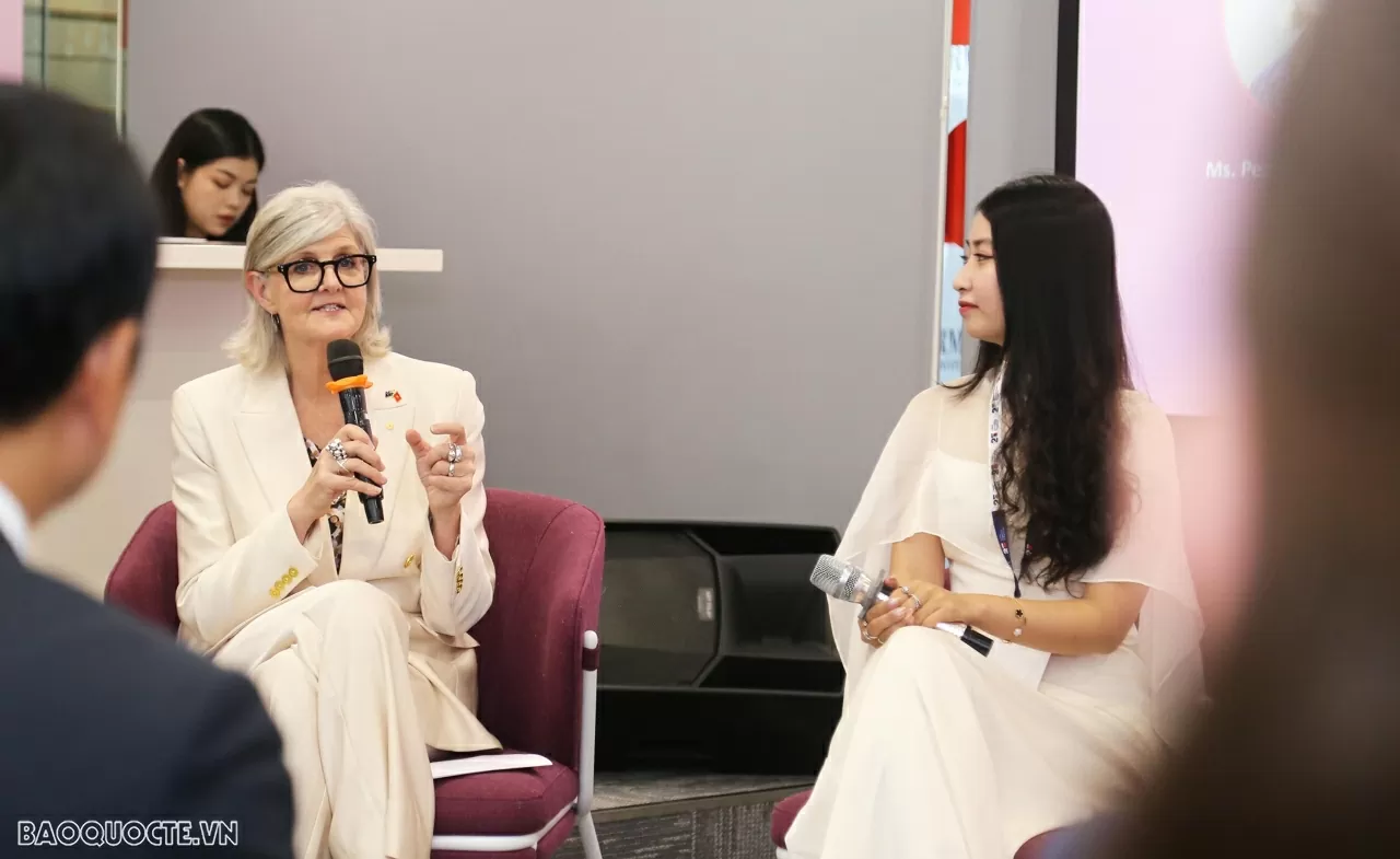 Toàn quyền Australia Sam Mostyn chia sẻ về tầm nhìn và định hướng chiến lược của AVPI trong buổi khai trương. (Ảnh: Thành Long) Toàn quyền Australia Sam Mostyn chia sẻ về tầm nhìn và định hướng chiến lược của AVPI trong buổi khai trương. (Ảnh: Thành Long)