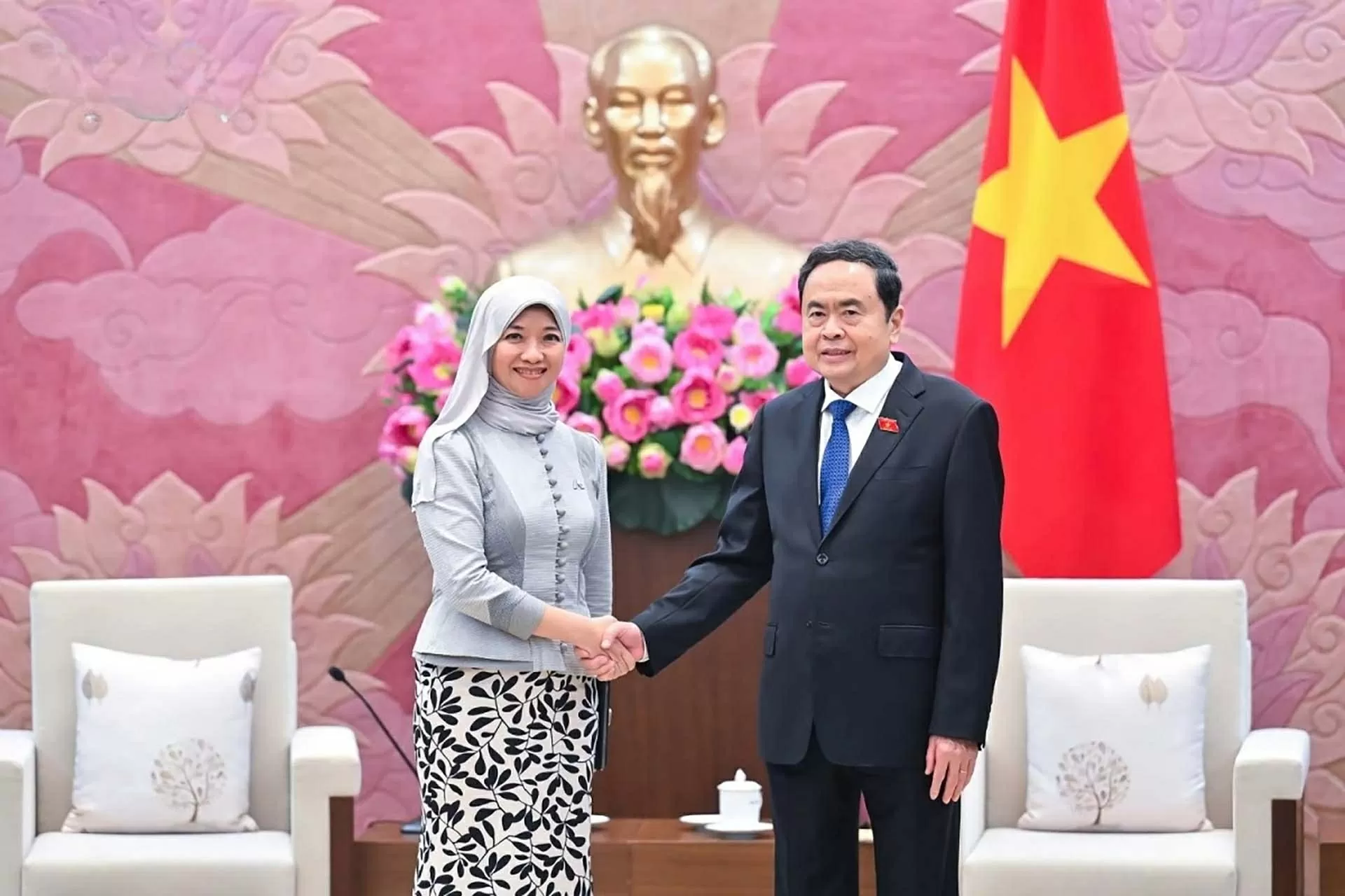 ‘Tuyến đầu’ vun đắp tương lai chung